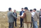 Đồng chí Lê Đức Giang- Phó Bí thư Huyện ủy- Chủ tịch UBND huyện kiểm tra bãi tập kết cát trái phép tại khu vực Sông Bút- Thị trấn Bút Sơn.